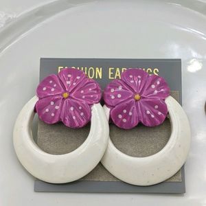 ✨3 for 25✨ 80's White Hoop Pink Flower Earrings